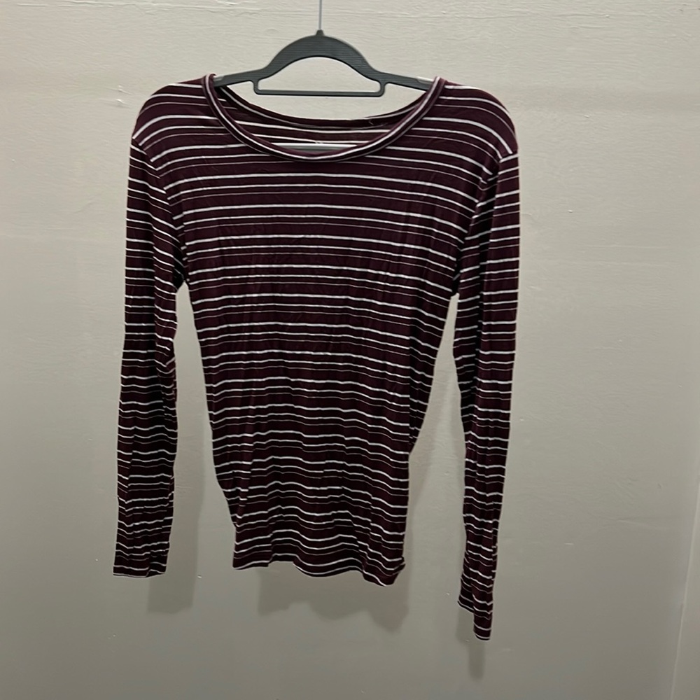 American eagle top. Size medium. Lightly used condition.
